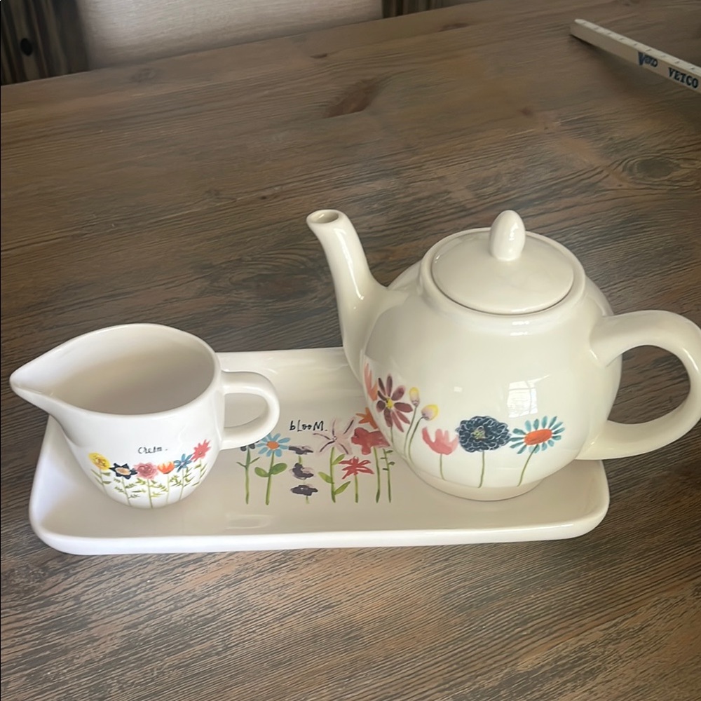 Rae Dunn Teapot and Creamer Set
